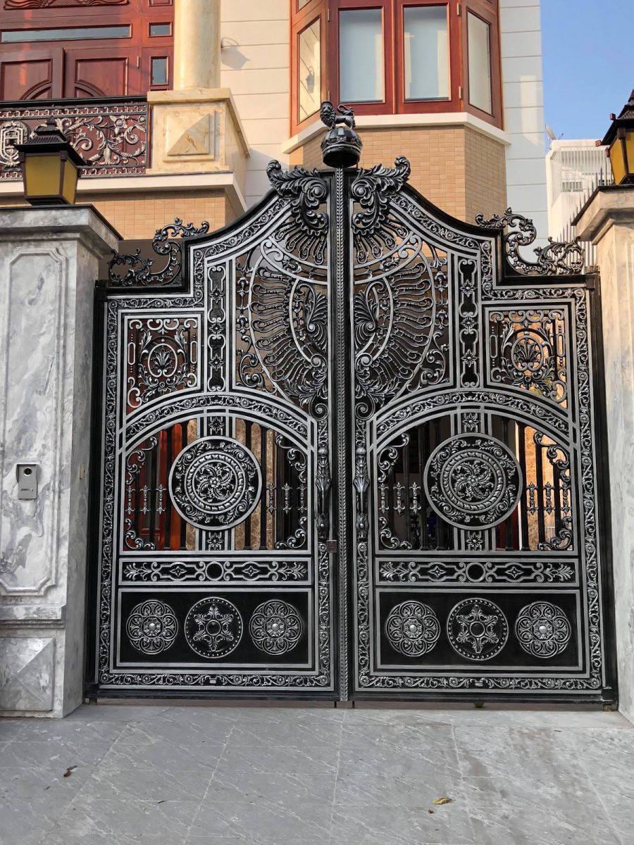 Mẫu cổng nhôm đúc đẹp cho biệt thự