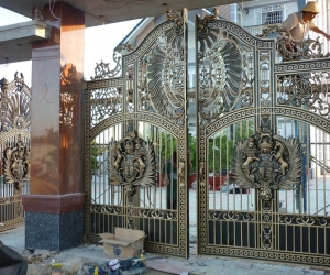 Cổng nhôm đúc mẫu phù điêu ở Quận 6-TP.Hồ Chí Minh